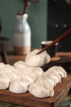 木底上的鲅鱼水饺