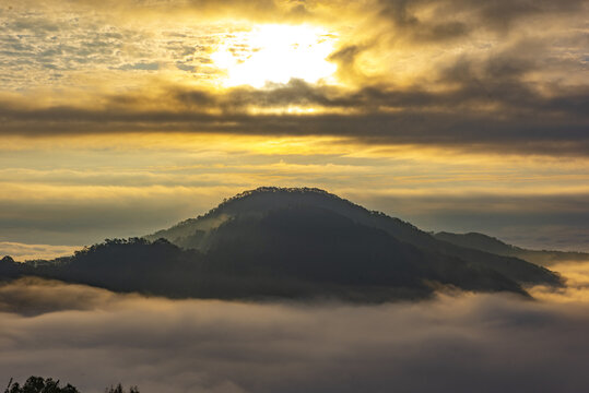 日出高山