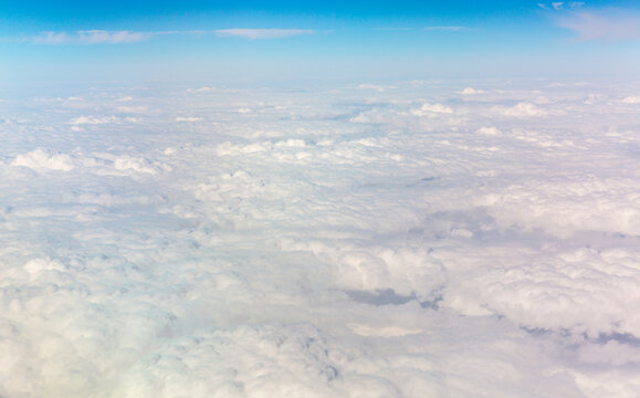 高空俯瞰云海