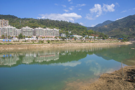 华安山城丽景