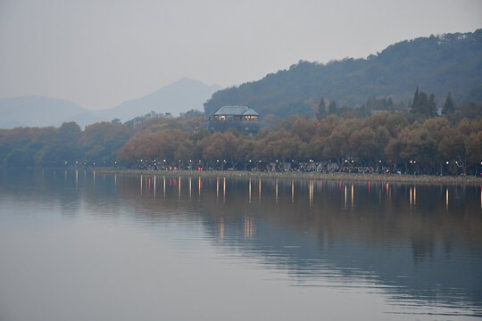 秋天的西湖景色