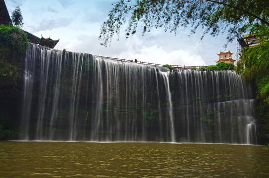 旅游景点瀑布风景流水景观