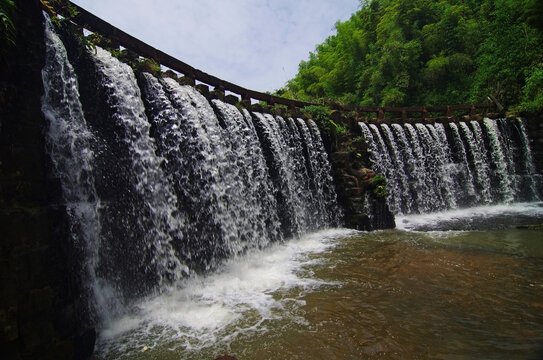 旅游景点瀑布风景流水景观