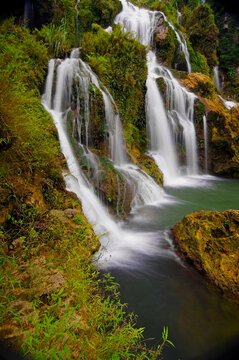 瀑布风景流水山泉泉水