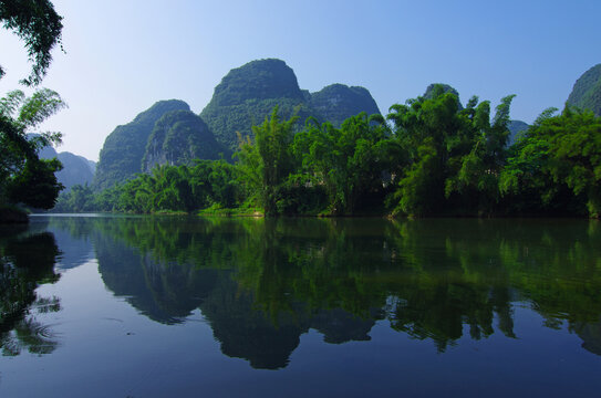 山水倒影河流风景