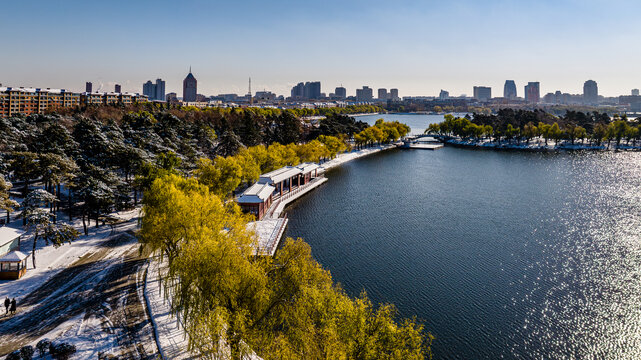 雪后的长春南湖公园l凉亭景观