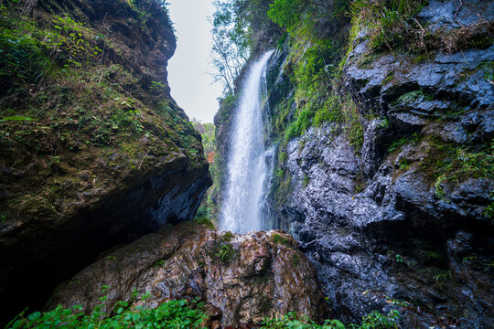 山间山谷瀑布美丽自然风光