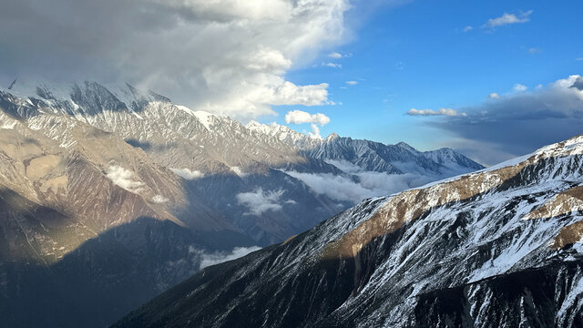 云海雪山山脉