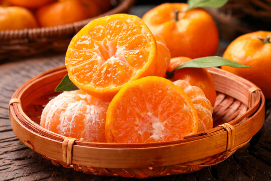 切开的蜜橘
