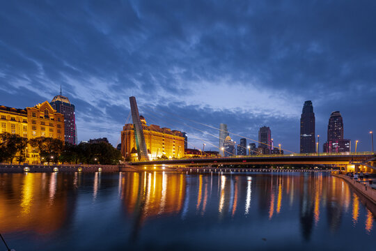 天津海河保定桥城市建筑日落夜景