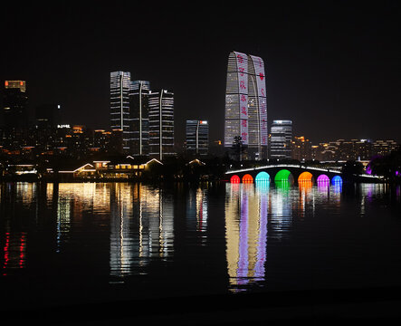 苏州金鸡湖东方之门夜景