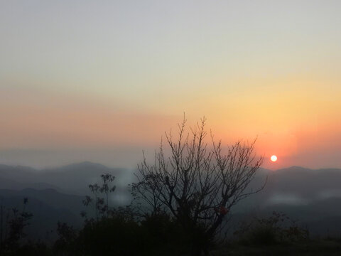 大山里的夕阳