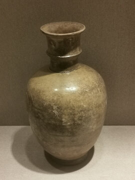 青釉瓷瓶