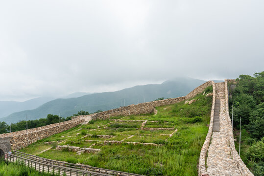 九眼楼长城景区火焰山营盘遗址