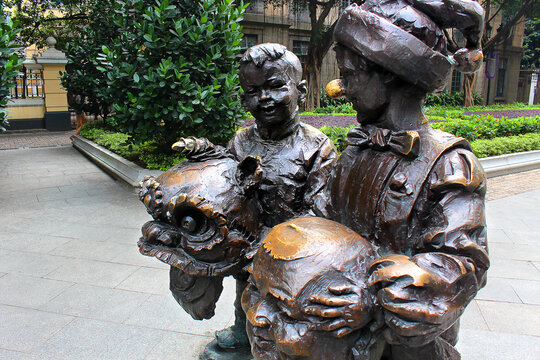 中西儿童雕塑