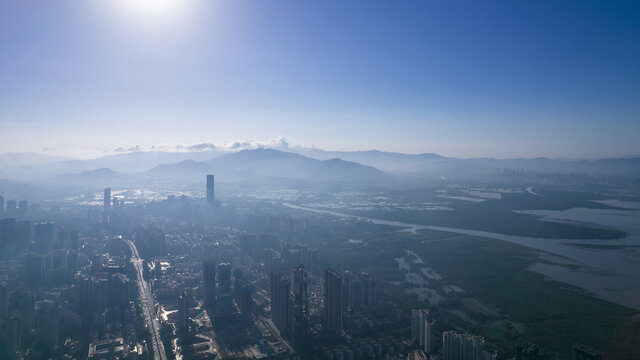 深圳高楼香港山脉