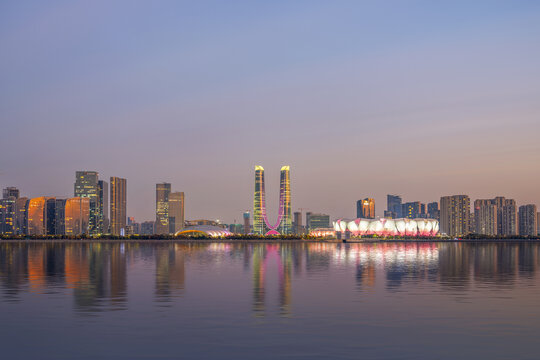 杭州奥体中心体育馆夜景