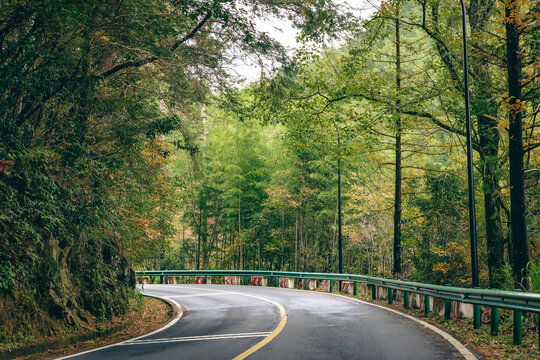 户外山区盘山公路