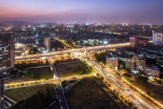 航拍杭州城市道路夜景