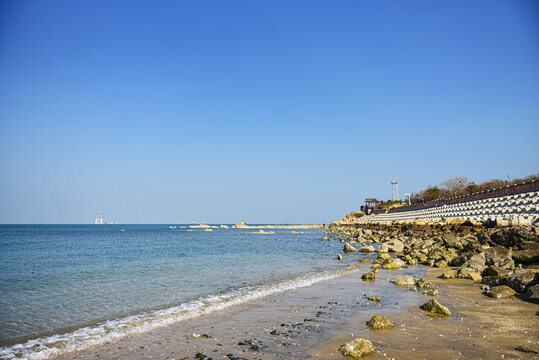 烟台海岸礁石自然风光