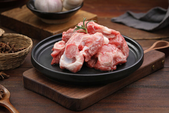 豬筒骨肉