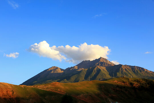 青海祁连主峰牛心山