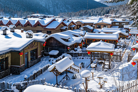 中国雪乡雪后的房屋与庭院景观