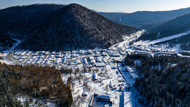 中国雪乡羊草山风景区雪后风景