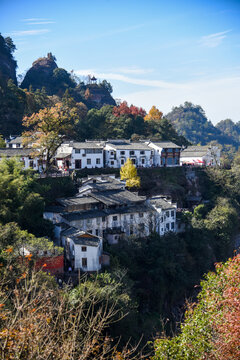 齐云山镇徽派民居秋色