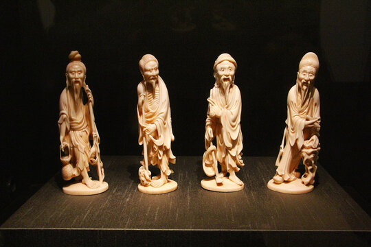 象牙雕刻中国古代老人