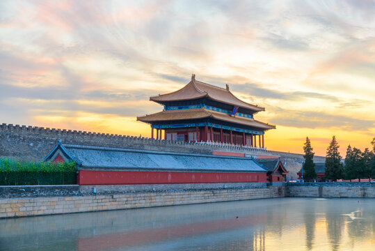 夕阳下的北京故宫神武门