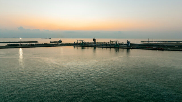 富查伊拉海港日出