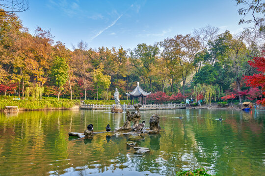 南京栖霞山明镜湖