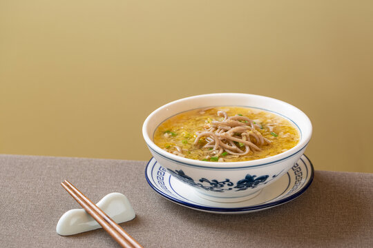 荞面酸菜饸饹