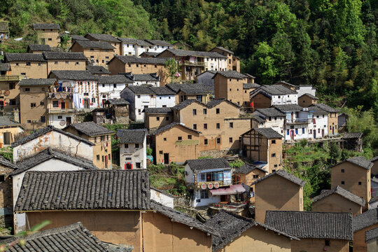 陽產(chǎn)土樓群
