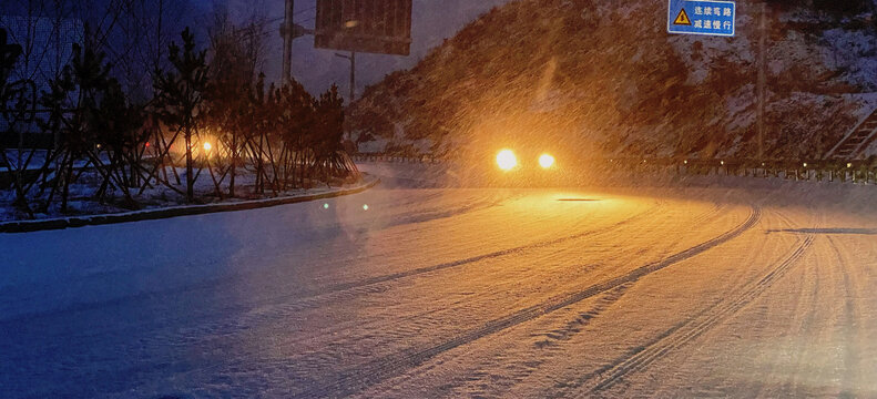 大雪路面