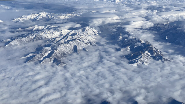 云海雪山高山