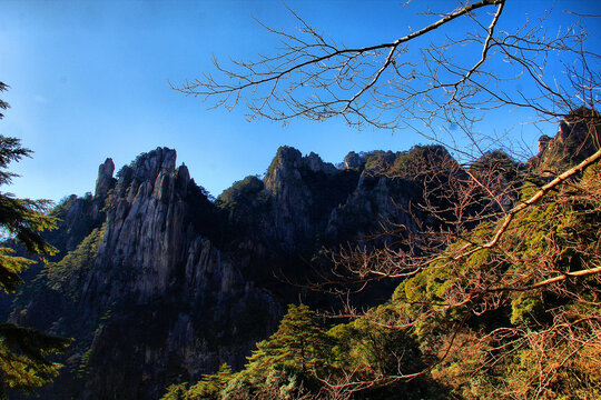 黄山仰望黄山山峦