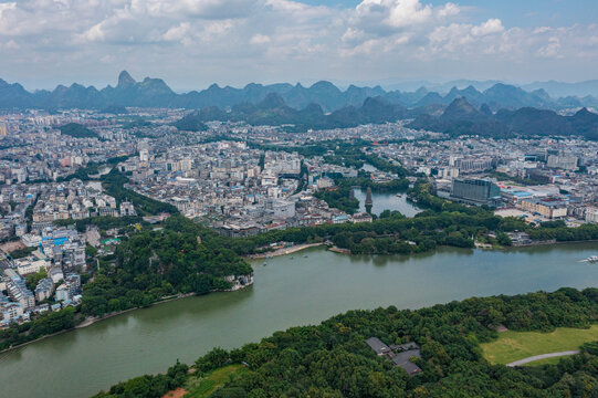 航拍桂林市区漓江和杉湖公园