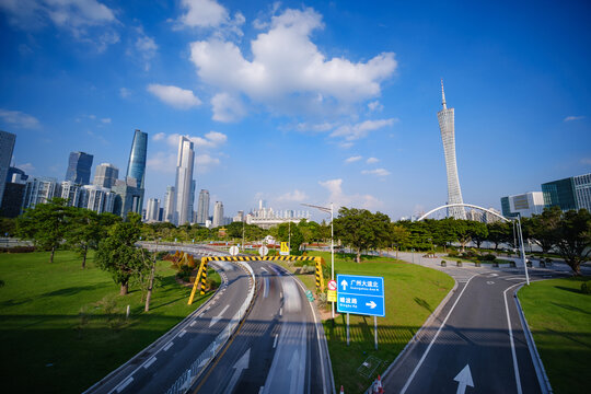 广州珠江新城现代化城市道路公路