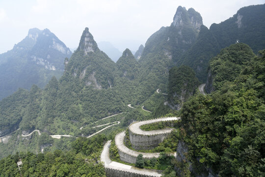 湖南张家界天门山盘山路