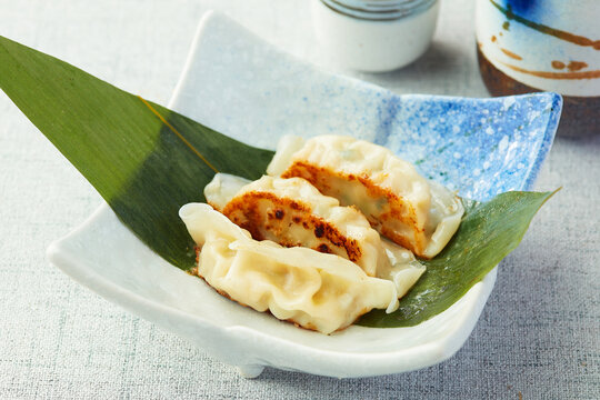 炸日式三鲜饺