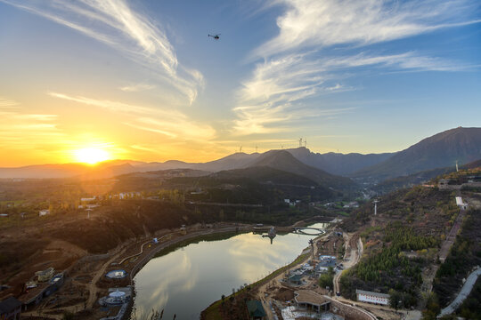 高山河流