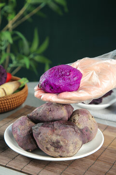 深底上的紫薯