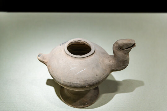忻州市博物馆的战国鸭形灰陶盉