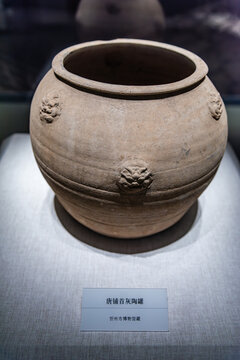 忻州市博物馆的唐弦纹灰陶罐