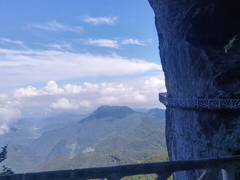 重庆金佛山天然岩洞