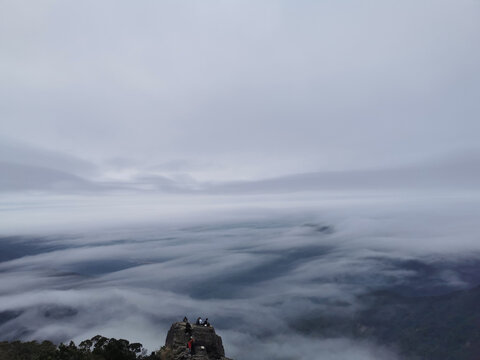 山顶云层风景