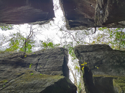 黄山洞天湾景区燕崖石林