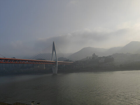 晨雾中的东水门桥